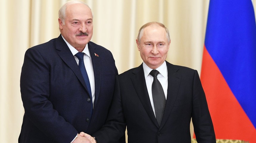 Путин окуражи Лукашено: Усъвършенстваме се заедно, на разположение съм