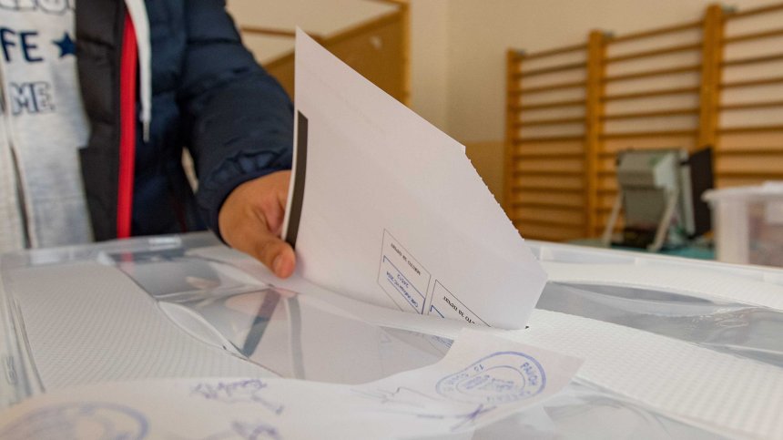 Проблеми с машинното гласуване и неявили се членове на СИК в няколко области