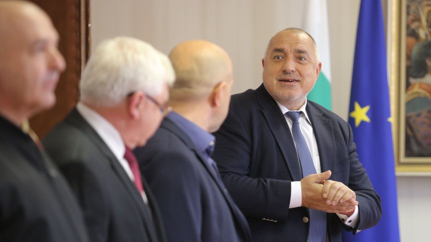 Борисов, Дончев и Мутафчийски предизвикаха фурор във Facebook