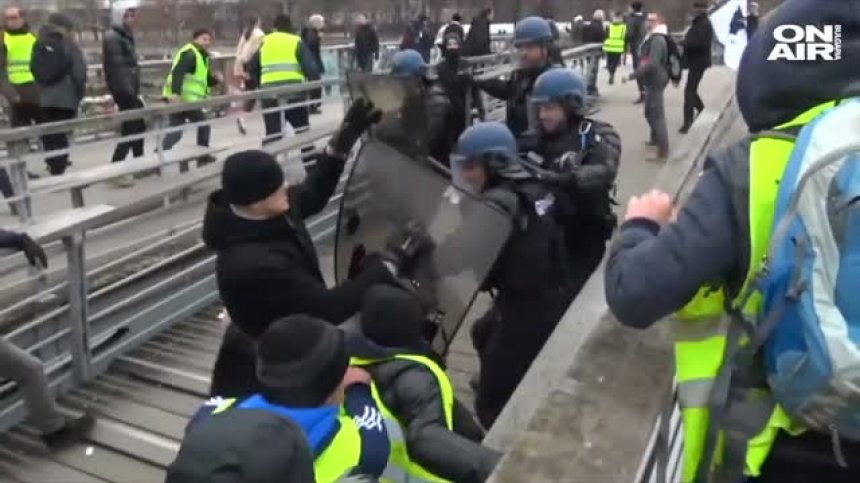 Уж мирни протести, а отново напрежение в Париж