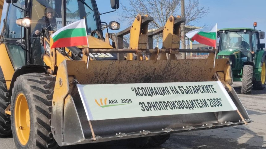 Олиото и хлябът ни са от украинско зърно, докато родните производители са пред фалит