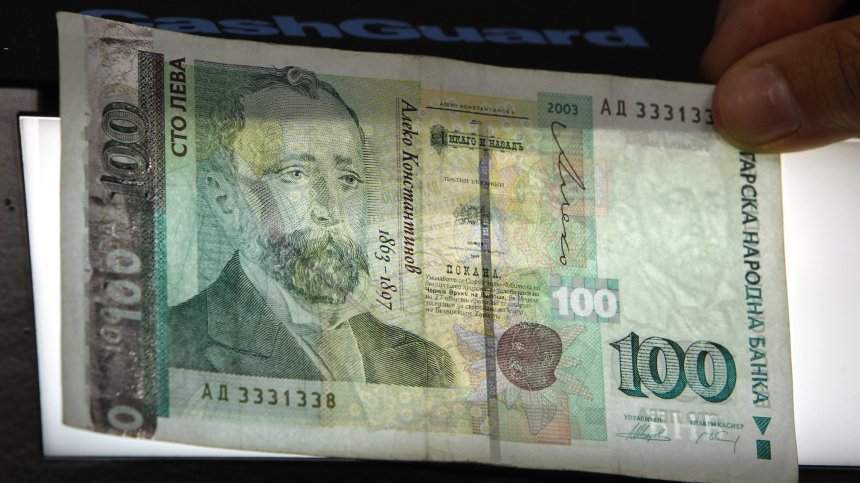 НСИ: Над 2000 лв. е средната работна заплата, най-ниско е заплащането в хотелиерството 