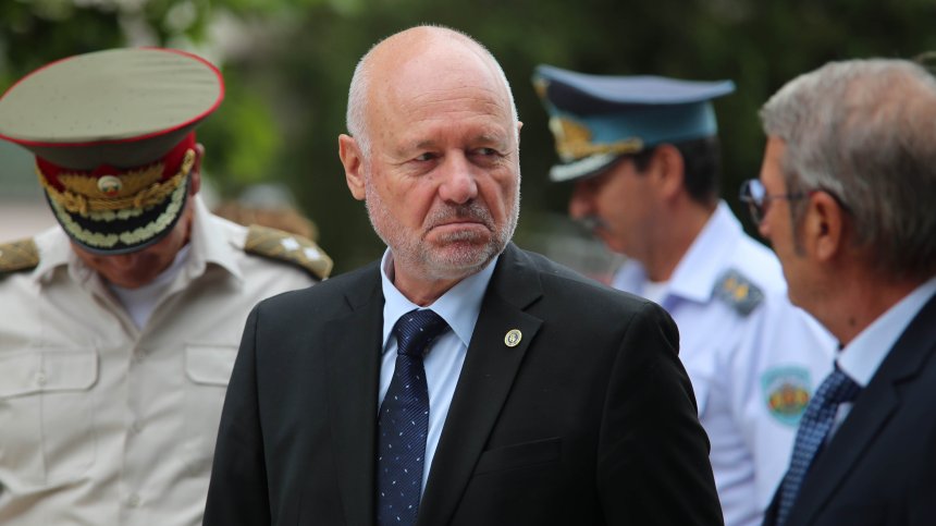 Тагарев: Трябва да се намери начин за противодействие на руската дезинформация