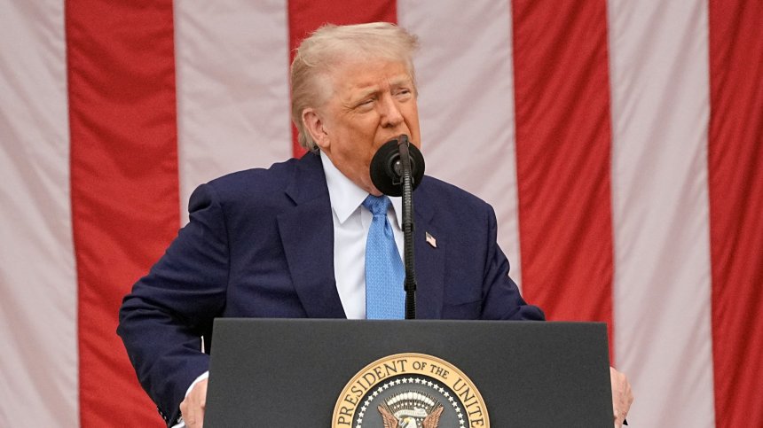 Доналд Тръмп паузира издаването на студентски визи