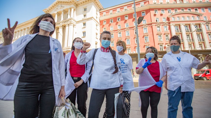 Медицински сестри излизат на безсрочен протест пред МЗ