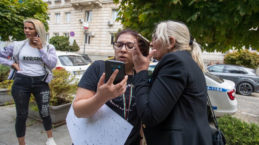 "Ще ни оставят на улицата": Протест под прозорците на Терзиев заради общинските жилища