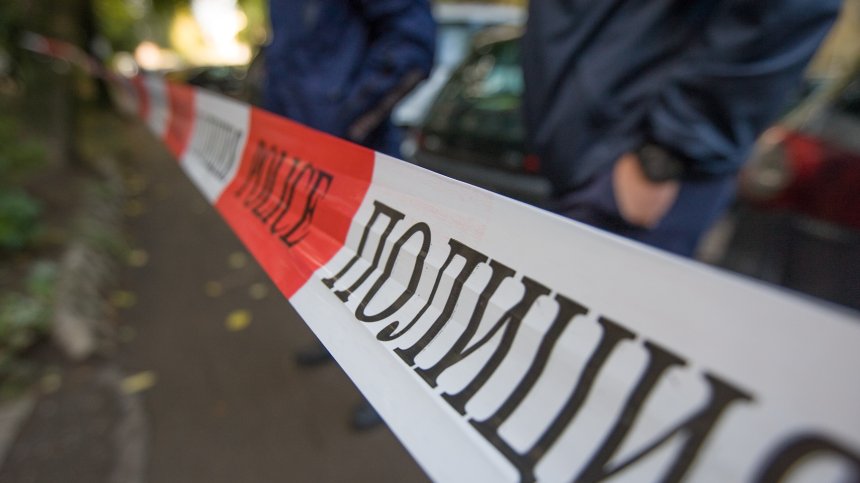 Разследват убийство на мъж във Враца, задържаха баща му