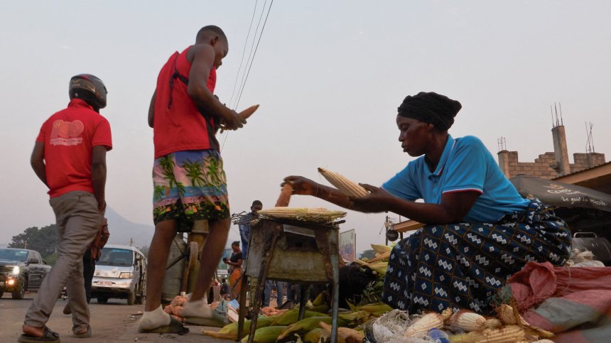 "Казах на децата си да не играят, за да пестим пари за сапун": В Малави живеят на ръба