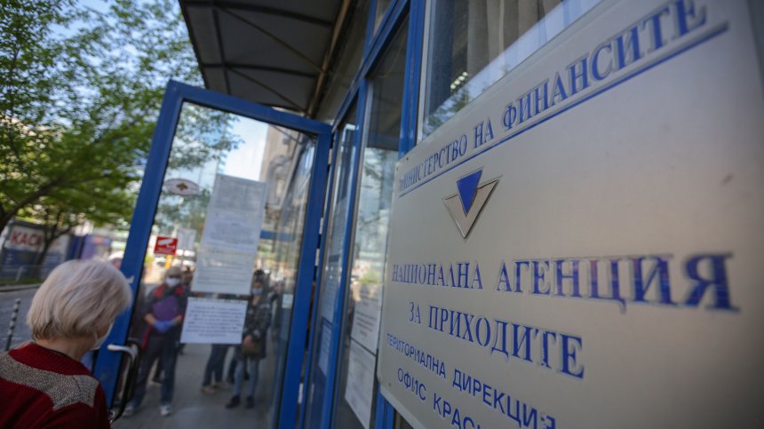 Новобогаташ декларира 70 млн. лв. приходи, 3604 българи имат имоти зад граница