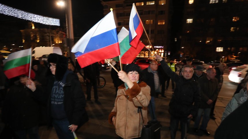 Защитници на Паметника на Съветската армия блокираха за кратко Орлов мост