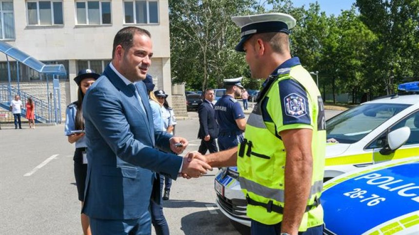МВР се сдоби с още 50 нови автомобила, очаква 29 микробуса