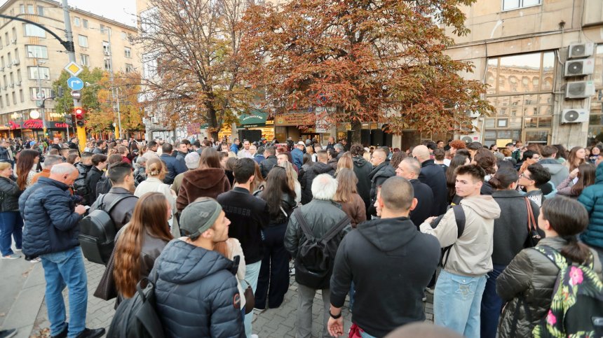 Младите българи водят по доходи в Европа, но това не означава високо благосъстояние