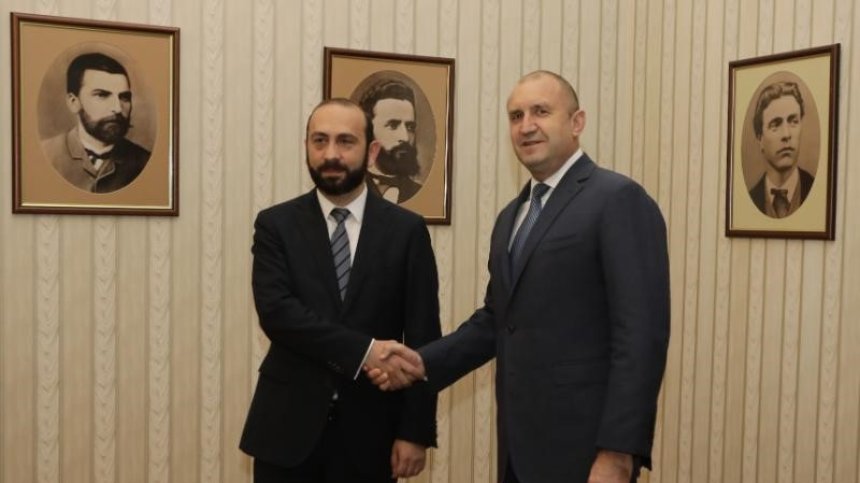 Радев насърчи сътрудничеството с Армения в икономиката и туризма
