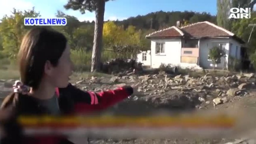 Камион се вряза в къща край Котел, няма пострадали