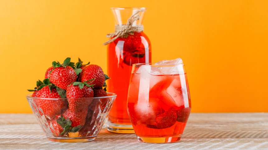 Рецепта за домашна лимонада с ягоди и мед