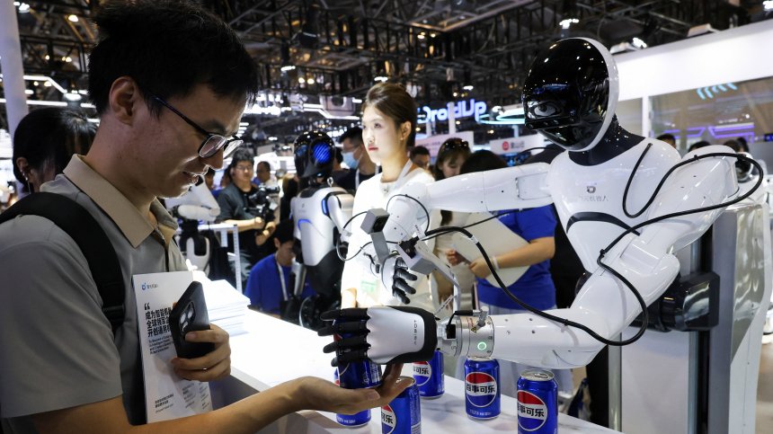 Приеха хуманоиден робот в програма за докторанти