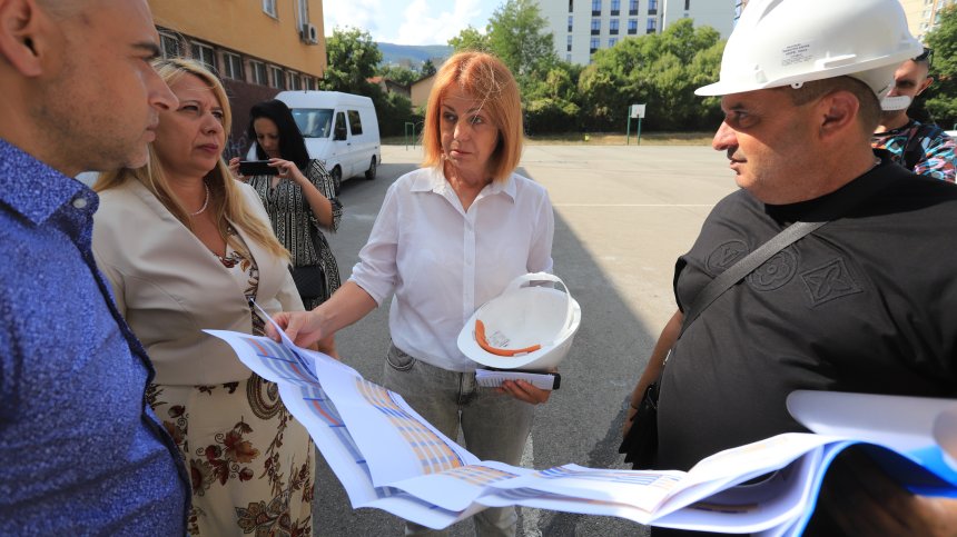 Фандъкова: Това лято ремонтираме 70 училища и 77 детски градини