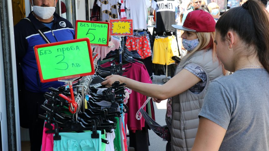 Хванаха стоки менте на пазара в Димитровград, двама опитаха да внесат 50 кг пилешко от Турция