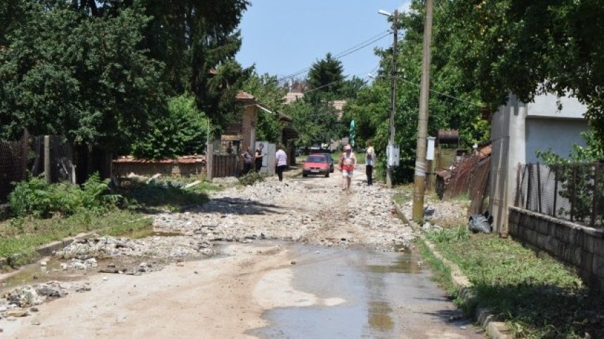 Непочистен канал на "Напоителни системи" довел до потопа в Горнооряховско