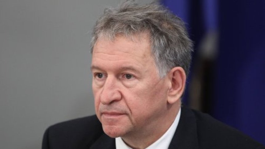 Министър Кацаров: Епидемията не е в контрола ни, измамно е спокойствието през лятото