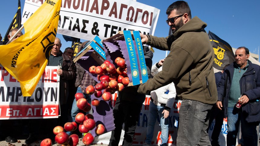 Гръцките земеделци затварят границата с РСМ - ще се разберат ли с Мицотакис?