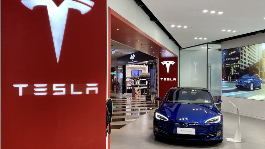 Колко автомобила достави Tesla през 2020 година?
