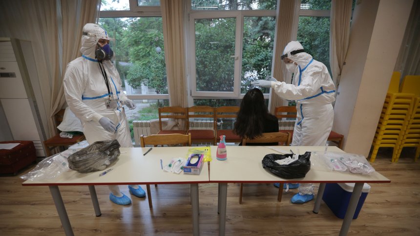 Настояват градините и училищата да останат затворени до края на януари