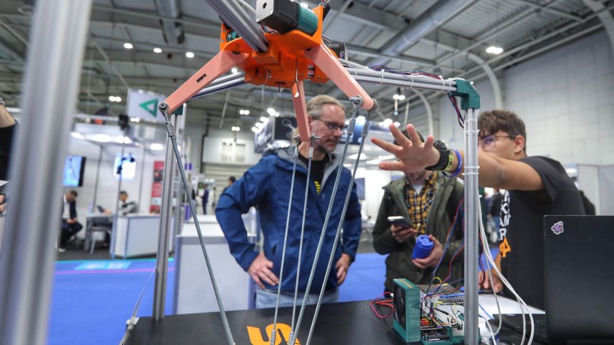 Изложение на дронове за селското стопанство, отбраната, AI (СНИМКИ)