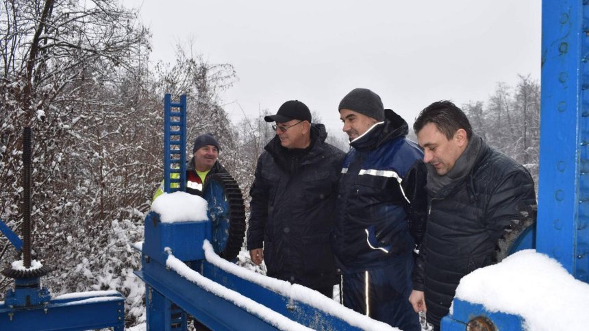 Заради силните валежи: Започна контролирано изпускане на яз. "Студена"