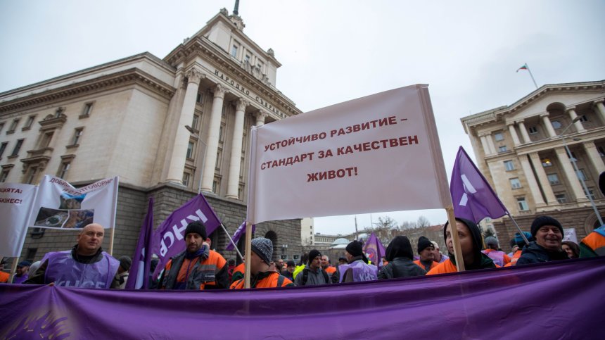 Миньорите се чувстват като рекетирани деца от група разбойници