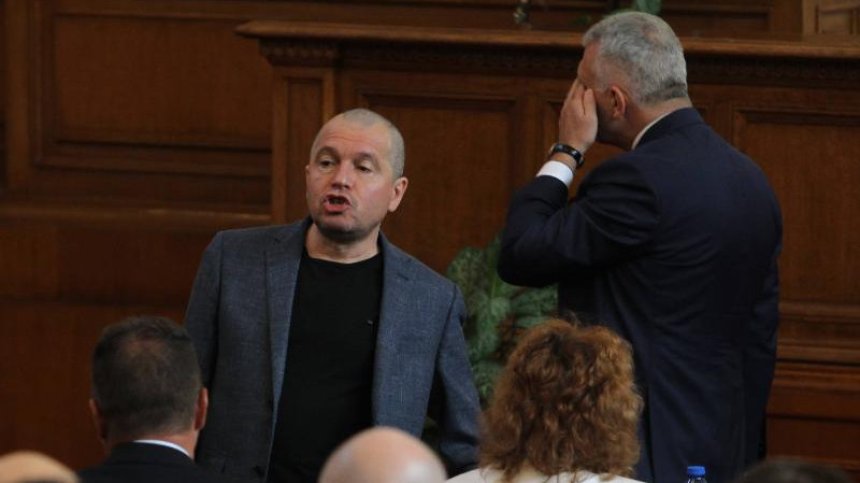 Безпрецедентен казус: Проектокабинетът на ИТН не влезе за гласуване
