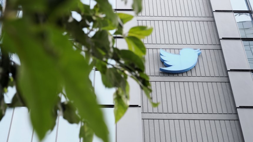 Защо Илън Мъск смени логото на Twitter с куче?