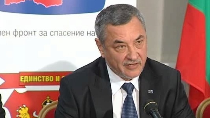 Изявленията на Юнкер са неадекватни, убеден е Валери Симеонов