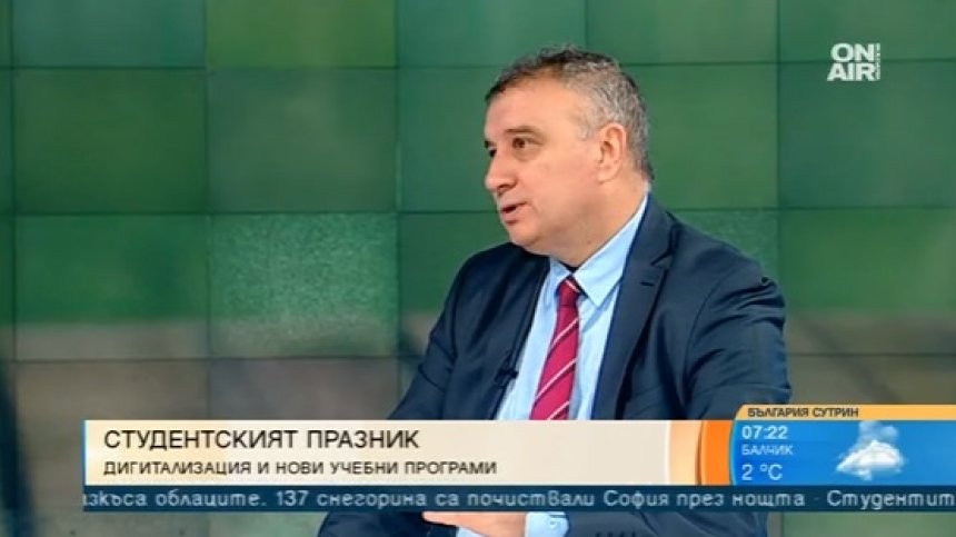 Ректорът на УНСС: Заради "зелените сертификати" не можем да започнем присъствено обучение