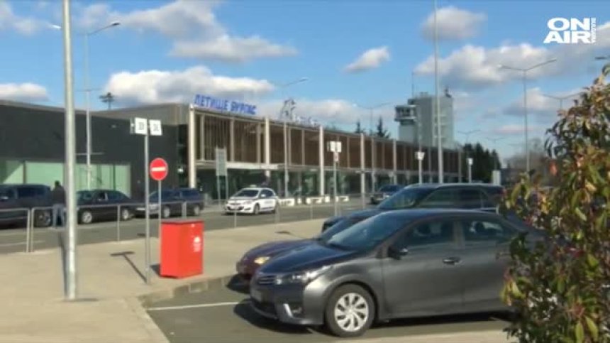 Пътнически самолет кацна аварийно на летище "Бургас" 