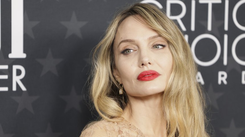 Анджелина Джоли: Все още разбирам коя съм