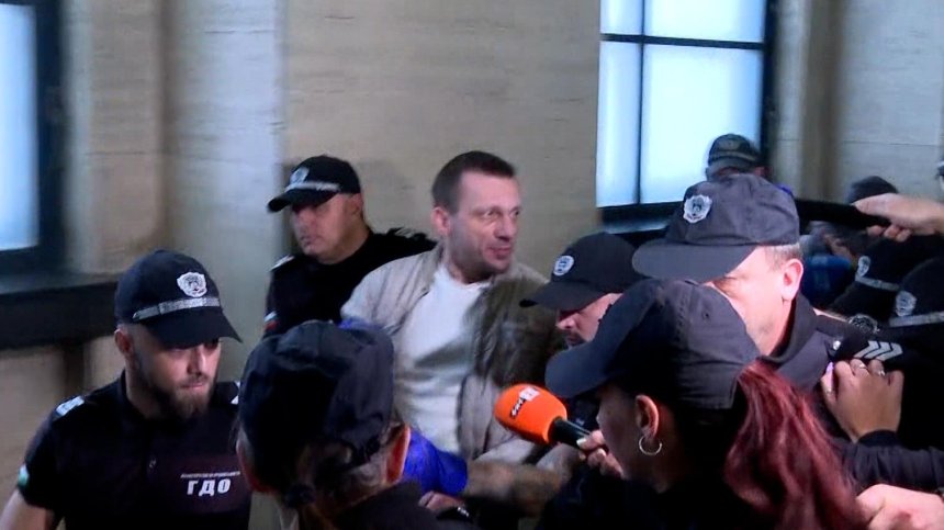 Общественоопасни: Хасърджиев и другите обвинени в гей скандала остават в ареста