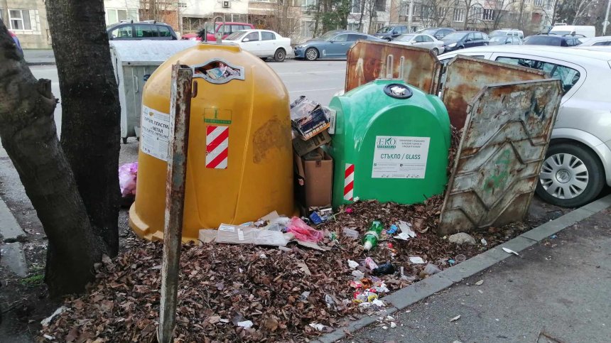 От HelpBook: Плащам данъци, а гледката покрай контейнерите е стряскаща