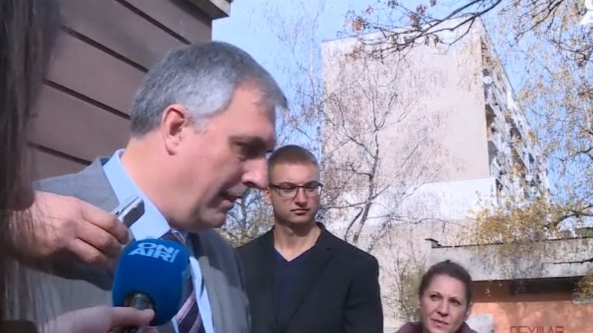 Ивайло Калфин гласува и за референдум, и за президентски избори
