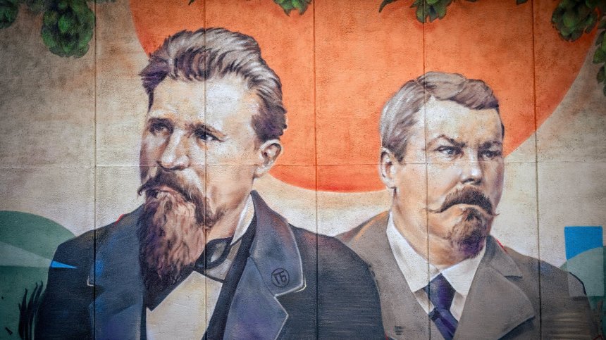 Подлезът при гара Подуяне оживя с мащабни стенописи (СНИМКИ)