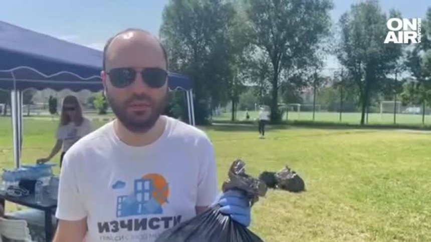 За по-красив град: Десетки почистиха междублоковите пространства в кв. "Изгрев" в Бургас