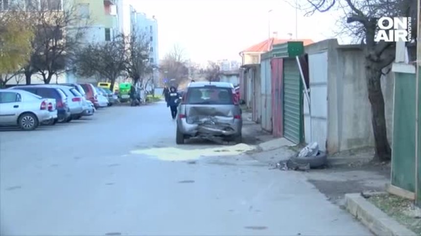 18-годишен без книжка помля две коли и се блъсна в гараж в Лясковец