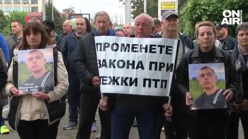 Протестиращи: Отнемат по два живота по пътищата дневно, войната трябва да спре