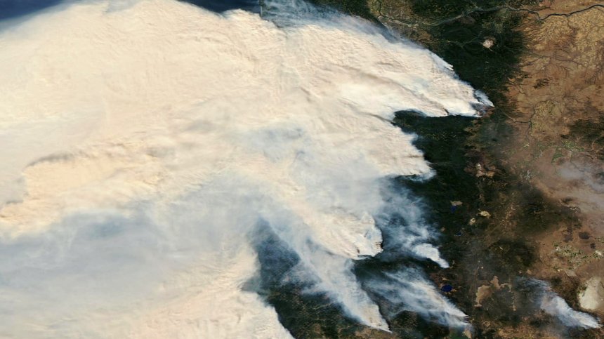 Жертви и изчезнали след пожарите в Орегон, евакуират над 10% от населението