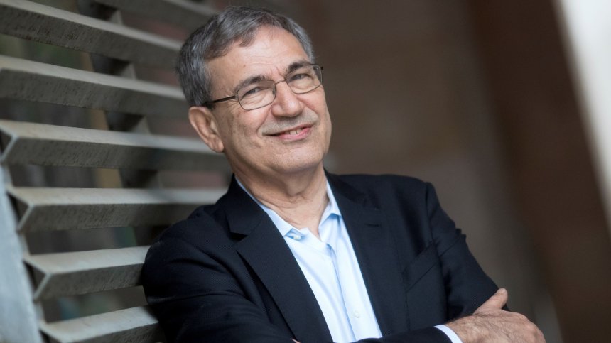 Турция разследва нобелиста Орхан Памук, обидил Ататюрк в новия си роман