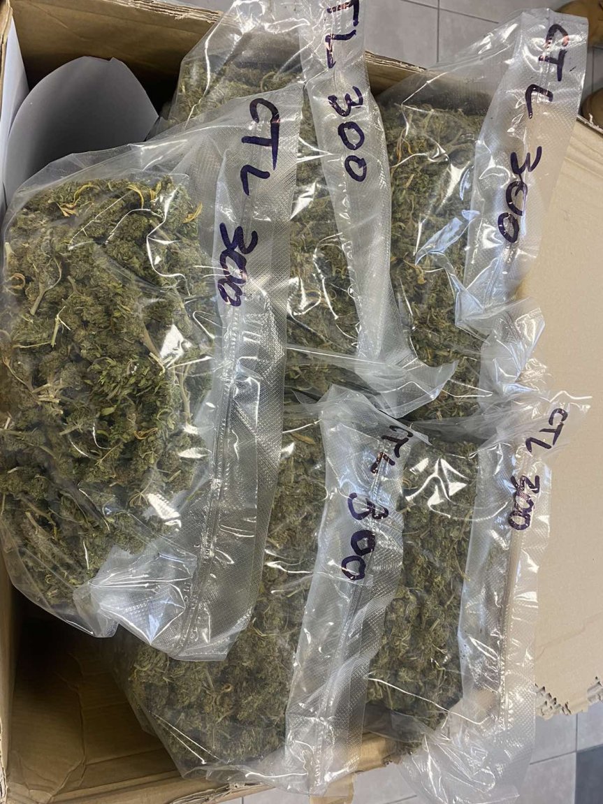 Митничари откриха над 2 кг марихуана, скрита в тежкотоварен автомобил