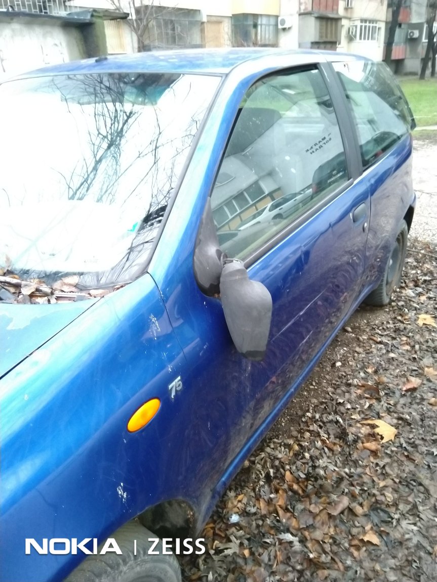 Изоставени коли заемат паркоместа - има ли санкции за водачите им?