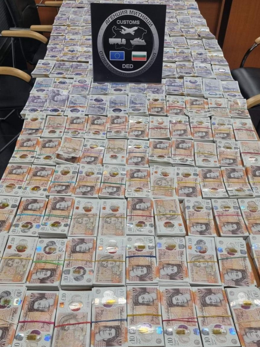 В турски ТИР хванаха недекларирана валута за близо 900 000 лв.