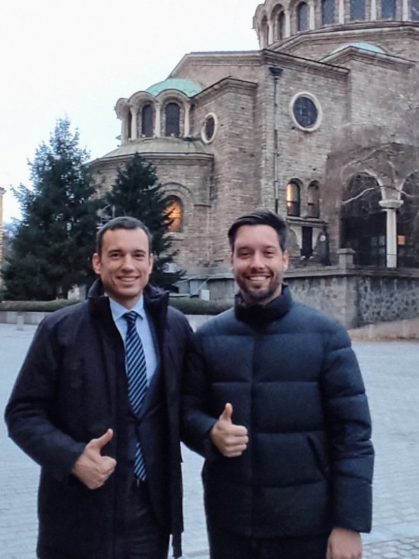 Приключва паркирането на площад 