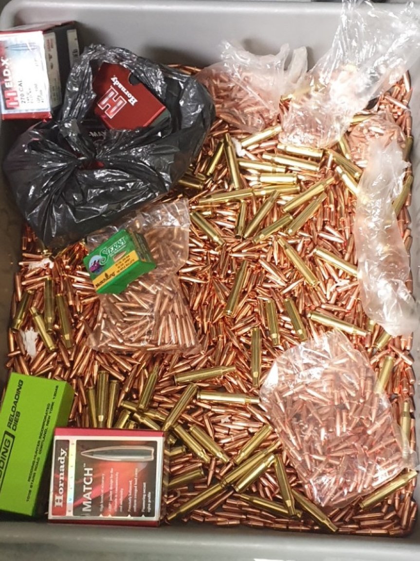 Хванаха иранец с над 2 хил. контрабандни части за боеприпаси във Варна